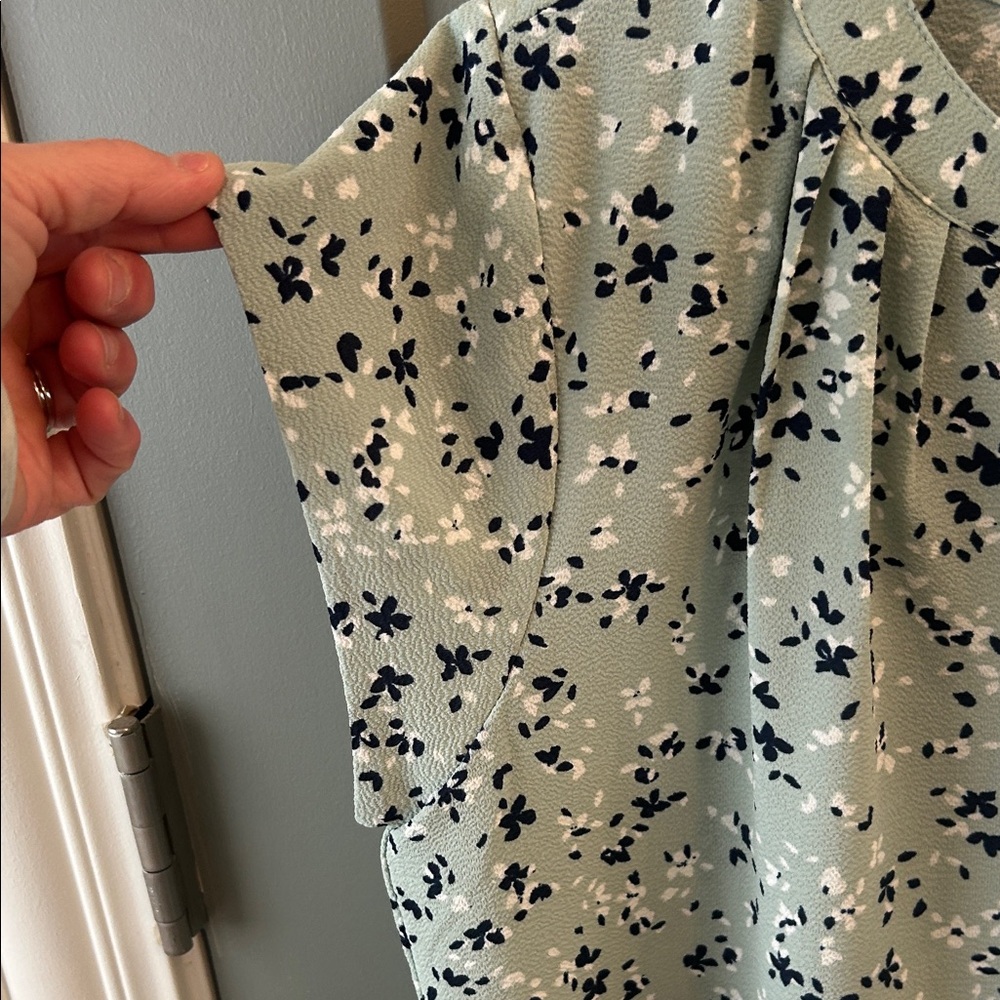 41 Hawthorn Floral Blouse - Mint Green and Navy Stitch Fix Size Medium - Picture 4 of 6